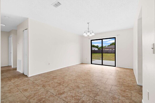 Building Photo - Recently updated 3BR, 2BA in The Shores