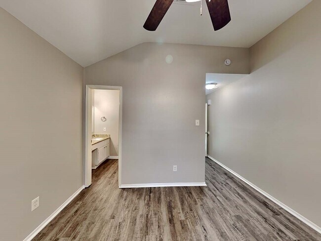 Building Photo - 4930 Vancouver Blvd