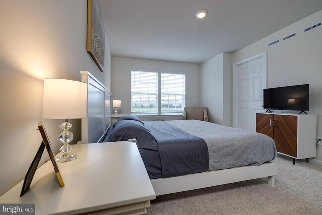 Building Photo - 262 Allison Dr