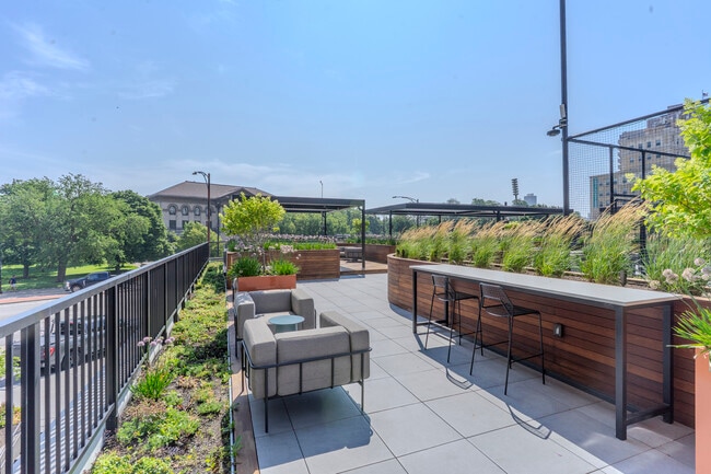 Building Photo - 2020 N Lincoln Park W