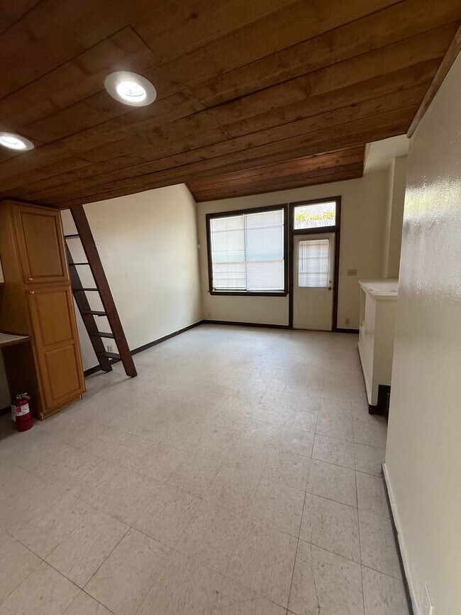 Building Photo - 8462 Bayou Fountain Ave