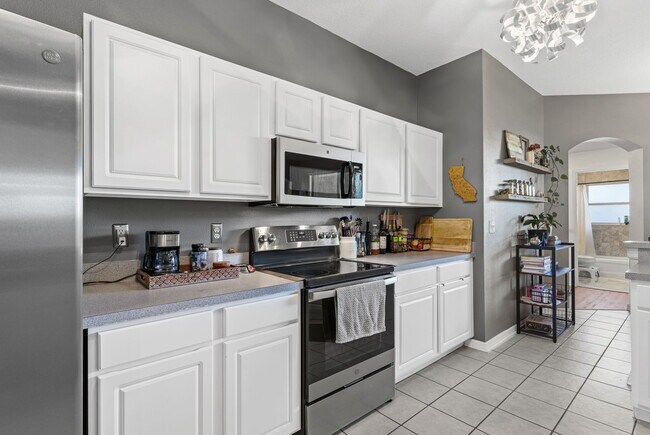 Building Photo - 545 Tuscanny St