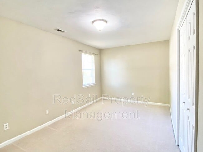 Building Photo - 145 Bridle Ln