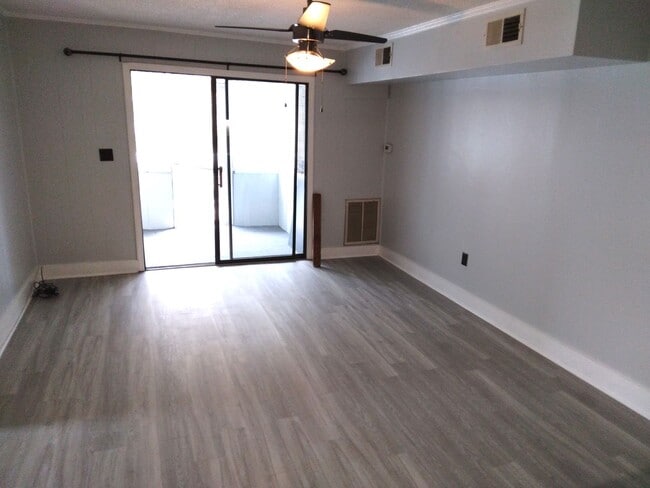 Building Photo - Walk to the Beach, 2 Bedroom, 1 Bath, Unfurnished Condo, Utilities Included!