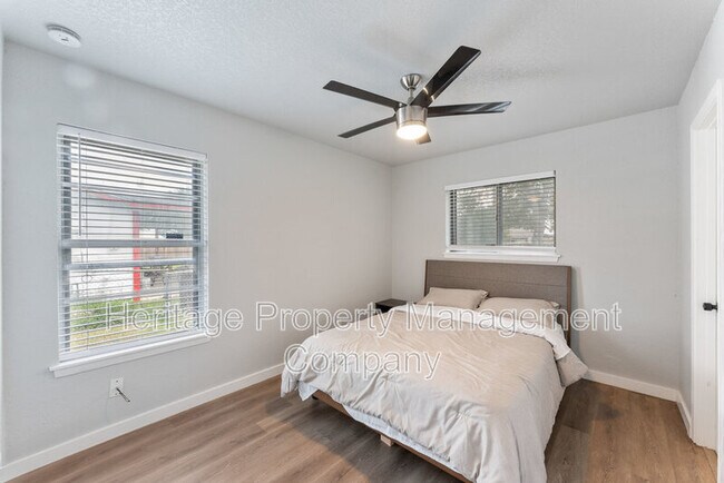 Building Photo - 7210 Cloverfield Ln