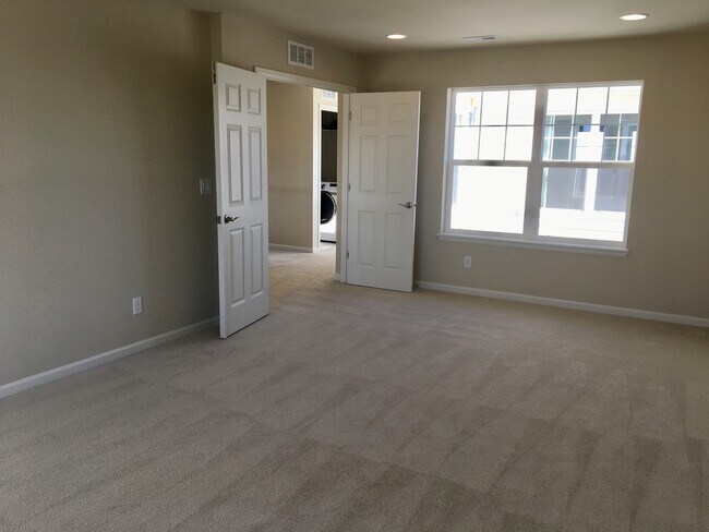 Building Photo - Custom Built Richmond Home for Lease in Fort Collins!