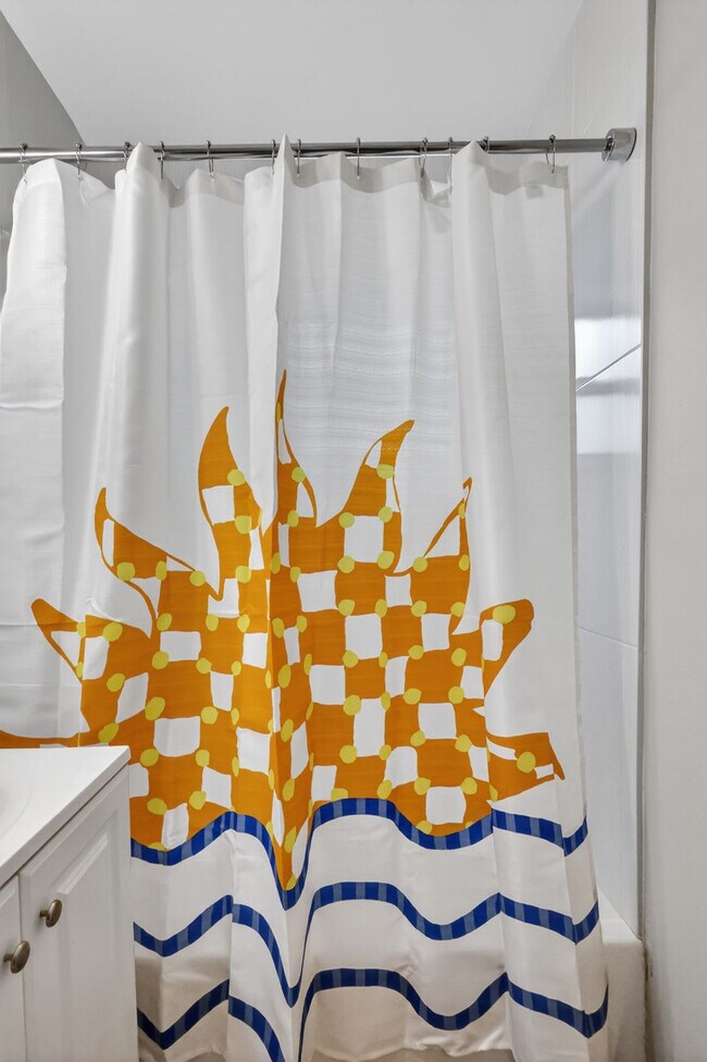 Building Photo - 823 Avenida Hermosa