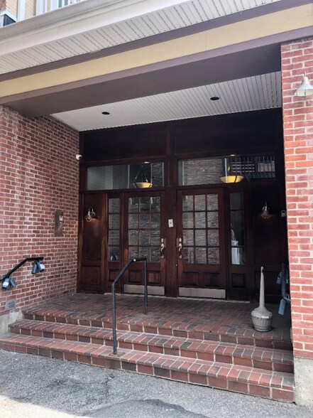 Building Photo - 8385-85 Washington St