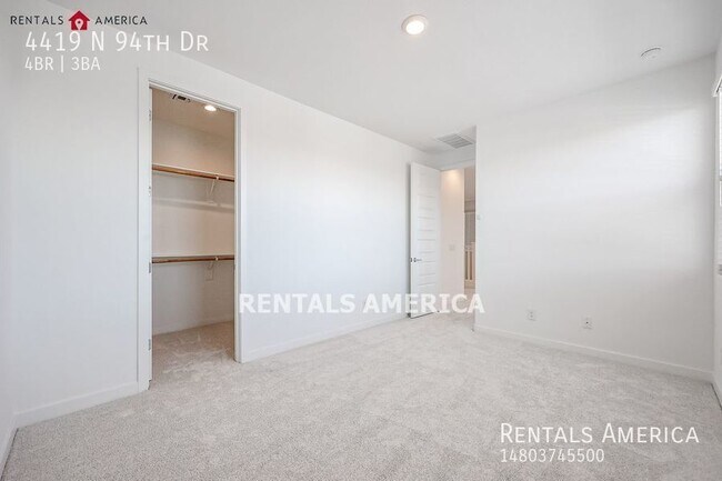 Building Photo - Gorgeous Open-Concept 4-Bedroom Home in a ...