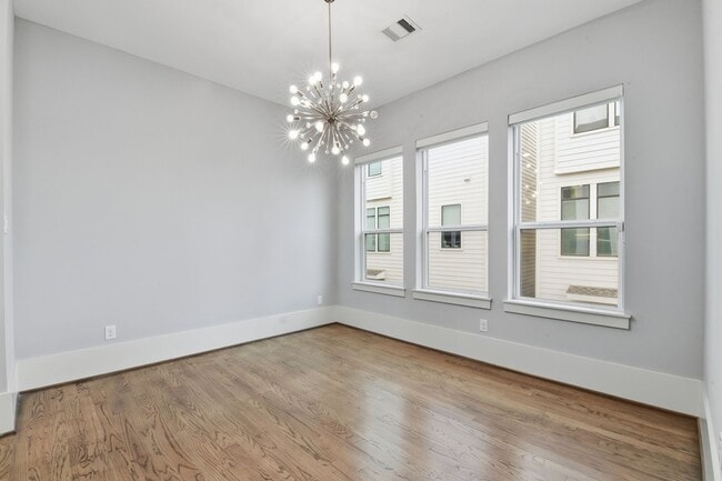 Building Photo - Rooftop Deck with Downtown Views in Sawyer Heights