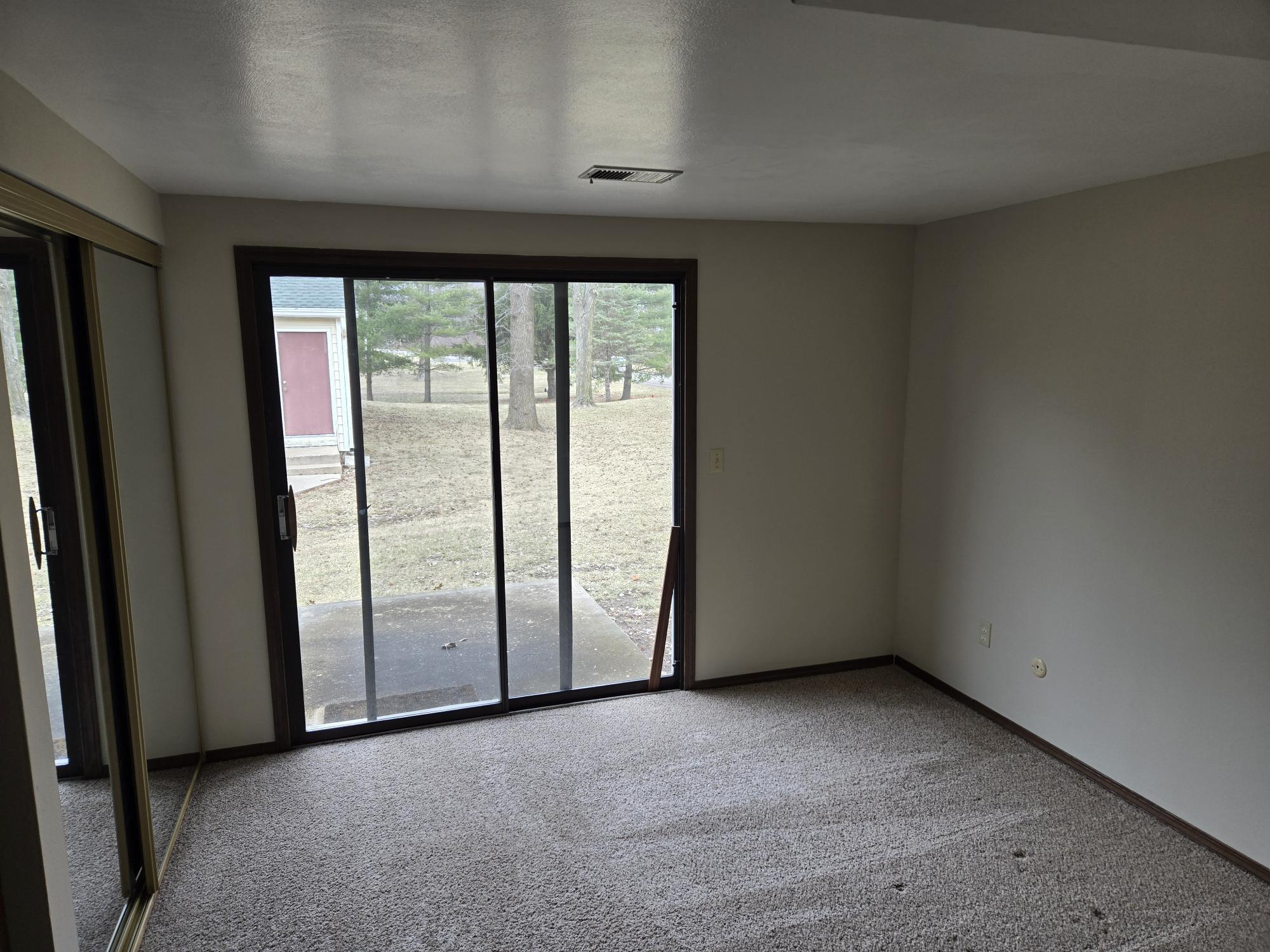 Building Photo - 11 Village Ct