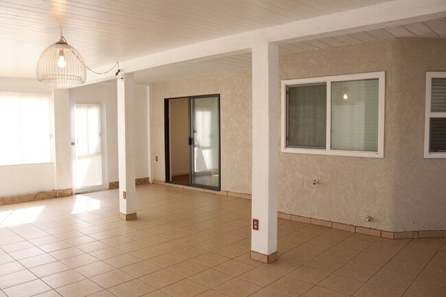 Building Photo - House for rent