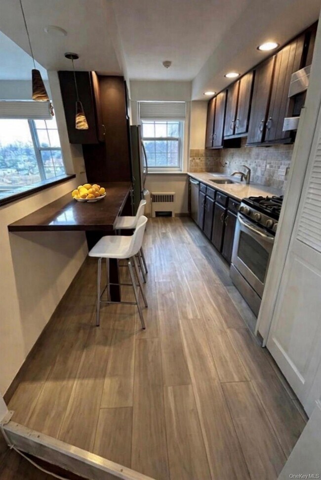 Building Photo - 220 Pelham Rd