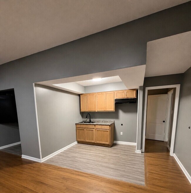Building Photo - 320 Aquarius Dr