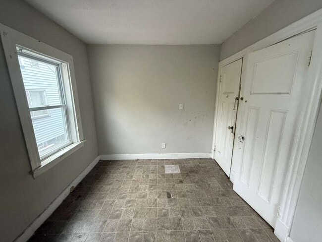 Building Photo - 3 BED 1.5 BATH BEAUTIFUL SINGLE HOME!