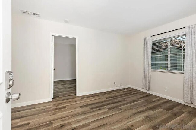 Building Photo - 767 Eastshore Terrace