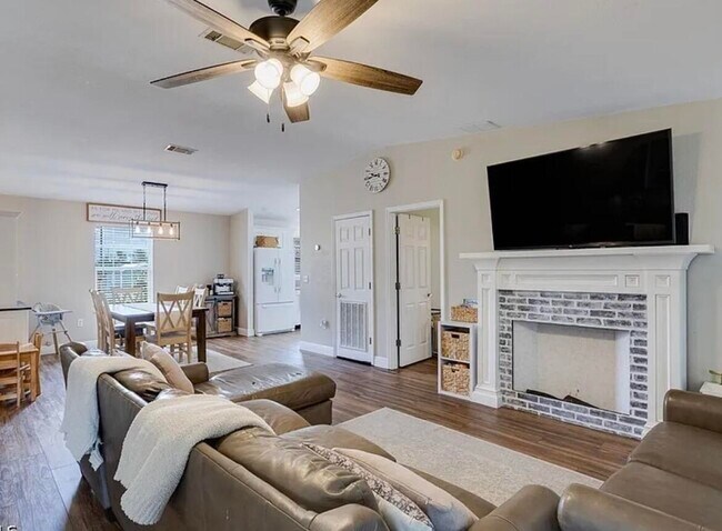 Building Photo - 2040 S Montana Cir