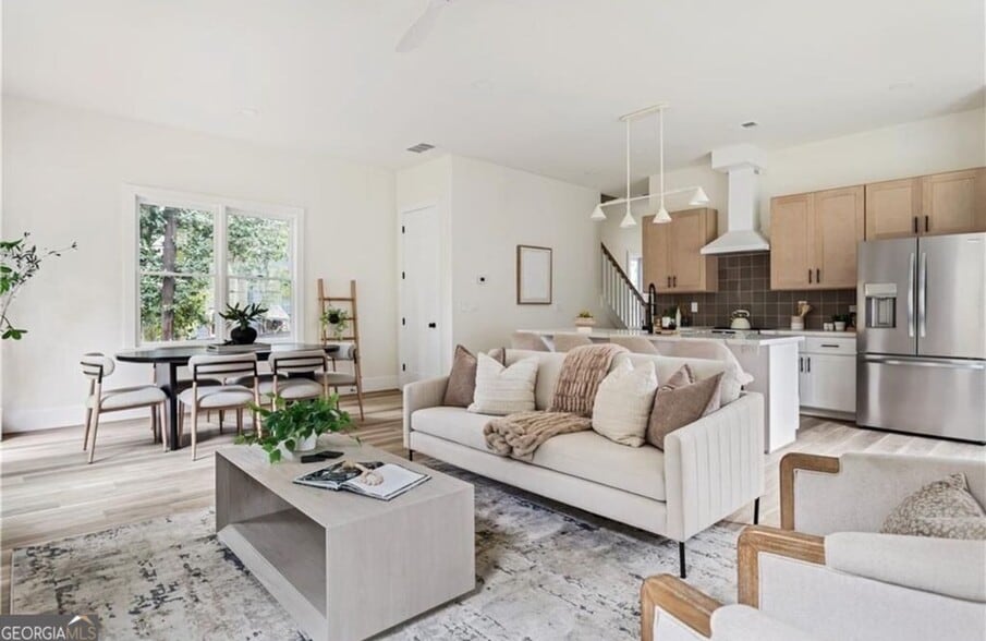 Building Photo - 1265 Oak St SW