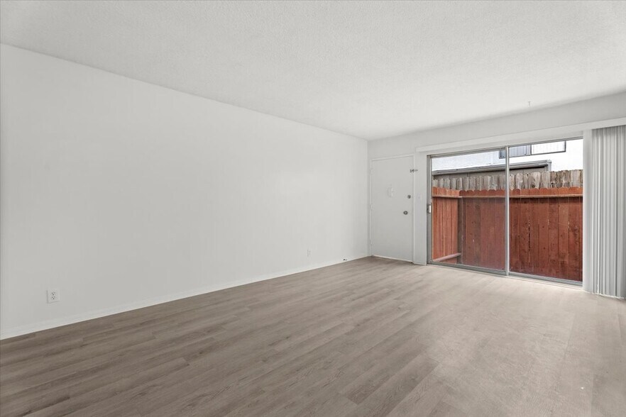 Building Photo - 1236 McClellan Dr