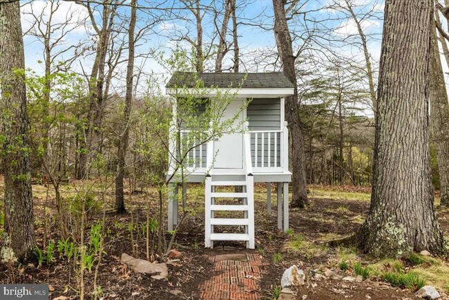 Building Photo - 260 Hill Crest Dr