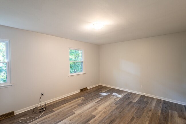 Building Photo - 138 Quince Ln