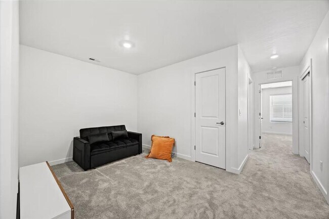 Building Photo - 195 N Nursery Ave