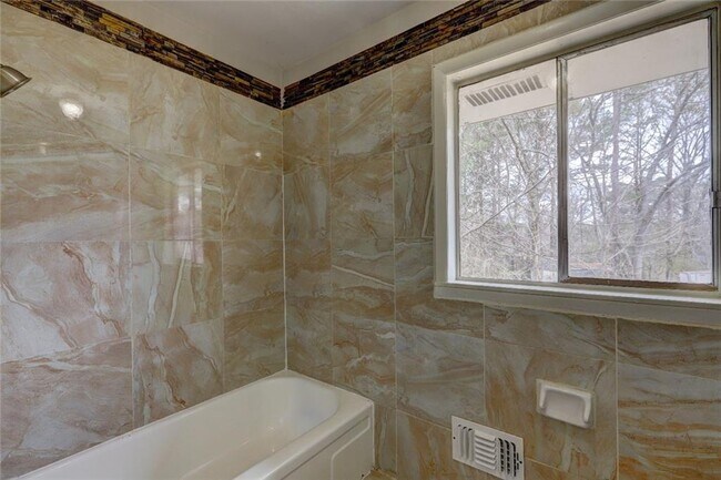 Building Photo - 70 Jonathan Rd