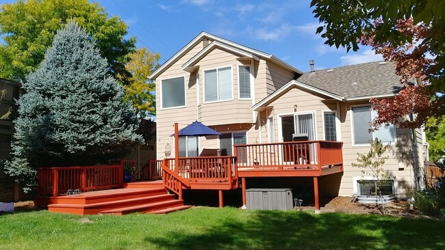 Building Photo - Beautiful 3 Bedroom Home Available ASAP!