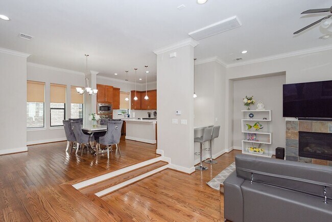 Building Photo - 1205 Detering St