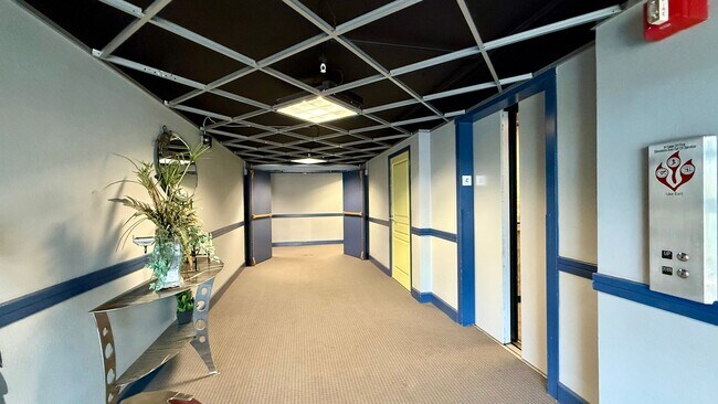 Building Photo - Beautiful Apartment on E Kiowa