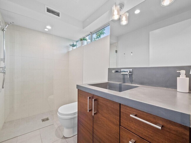 Building Photo - Solana Beach Paradise