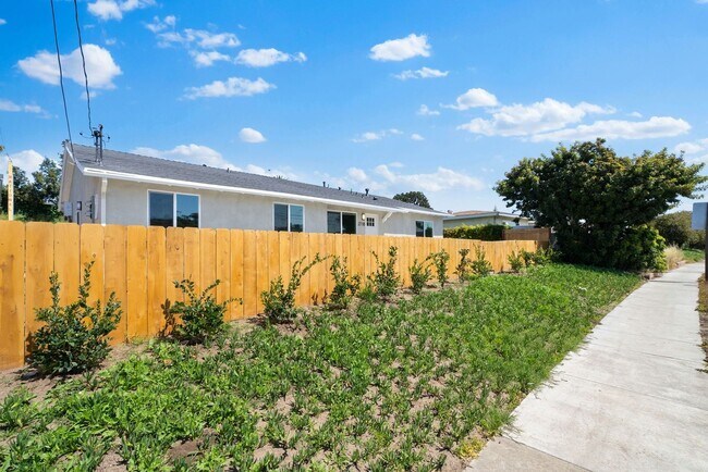Building Photo - 2718 Oceanside Blvd