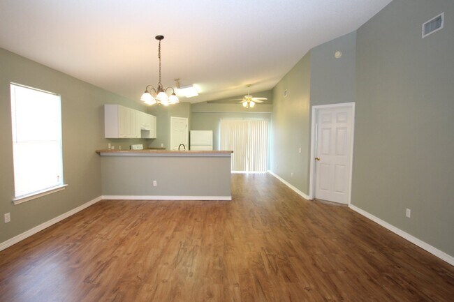 Building Photo - Southwest Pensacola 3BR Home Near NAS Pensacola & Perdido Key with Vaulted Ceilings, Island Kitch...