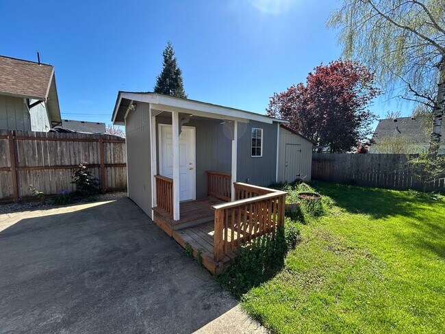 Building Photo - Quaint 3 Bedroom, 1 Bath Home in NW McMinnville