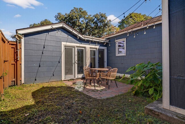 Building Photo - 1106 E 52nd St