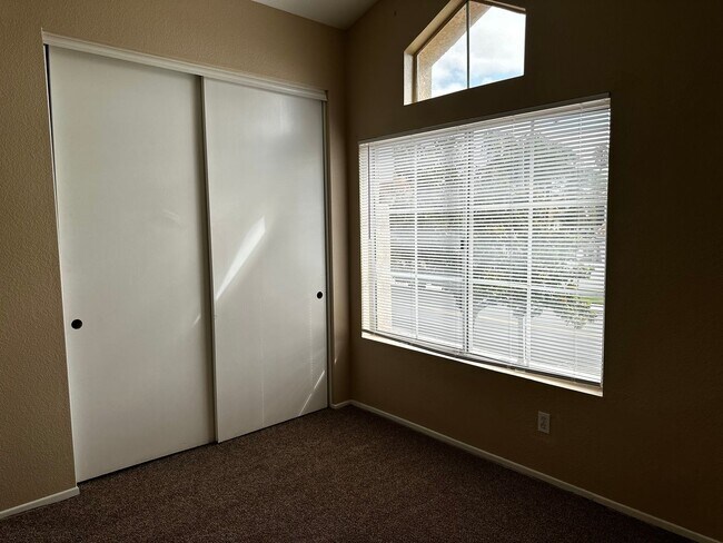 Building Photo - Beautiful Orangecrest Rental – Move-In Ready!