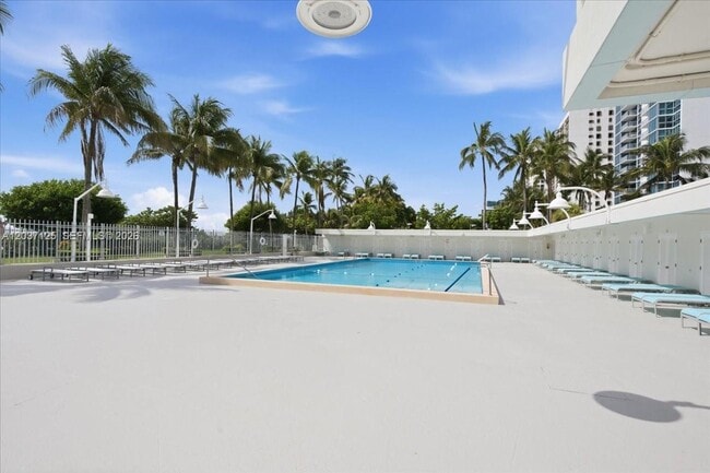 Building Photo - 2899 Collins Ave