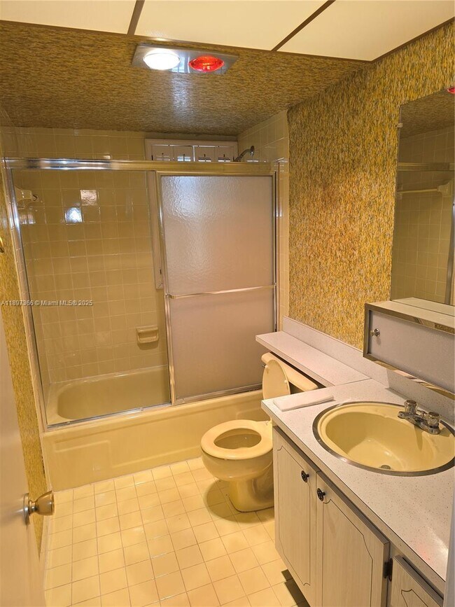 Building Photo - 609 NE 14th Ave