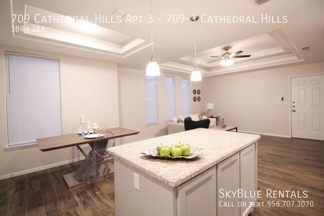 Building Photo - 709 Cathedral Hl