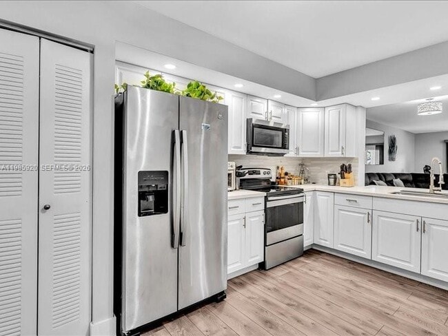 Building Photo - 12500 SW 5th Ct