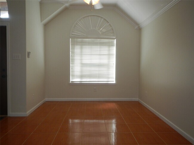 Building Photo - 1203 Foxland Chase St