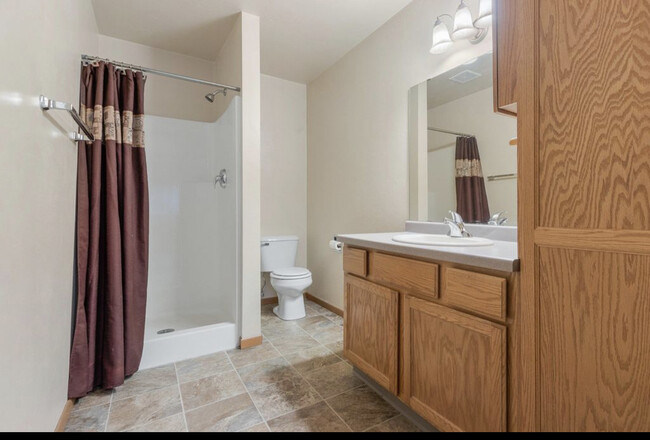 Master Bathroom - 104 E River Dr