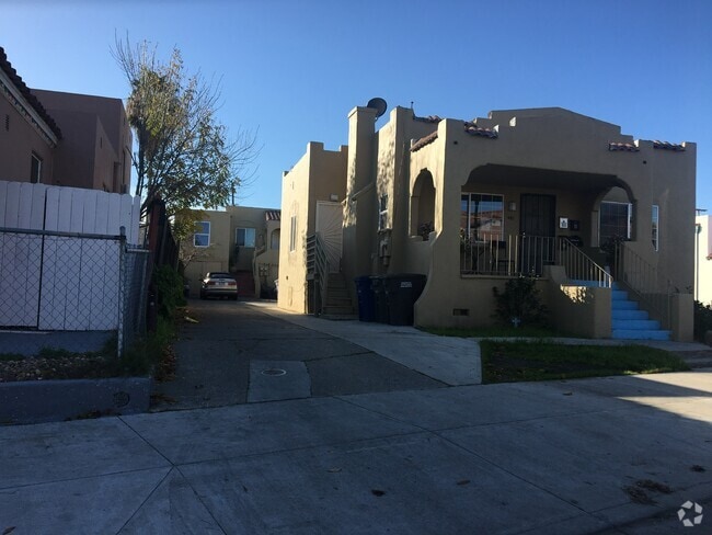Building Photo - 461 W 10th St