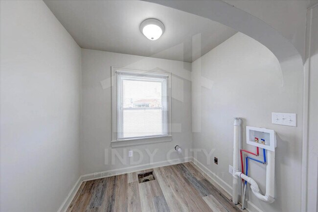 Building Photo - 960 Eastern Ave