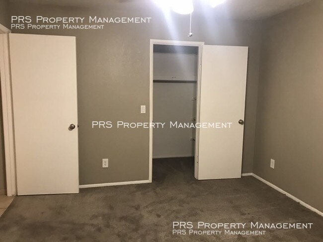 Building Photo - 925 S Longmore