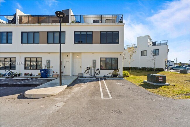 Building Photo - 14595 SW 261st Terrace