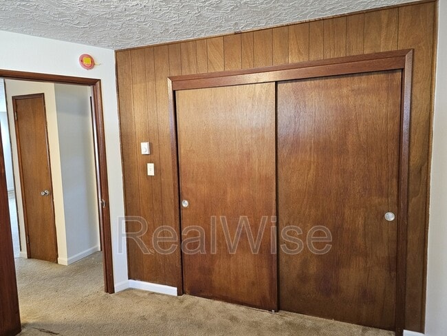 Building Photo - 616 NE Anderson St