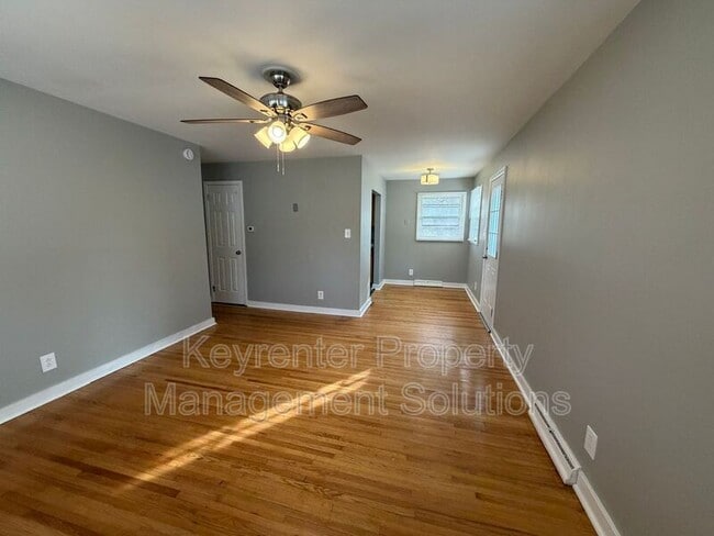 Building Photo - 221 River Rd