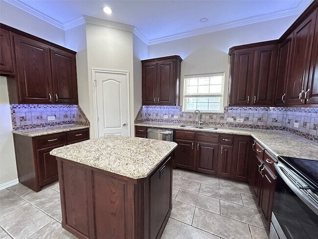 Building Photo - 204 Pearl Ln