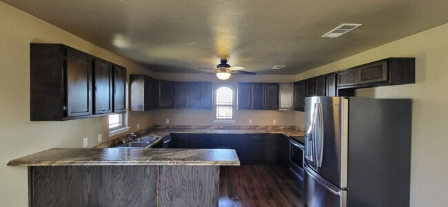 Building Photo - 4 Bedroom 2 Bath for Rent near Lake Texoma